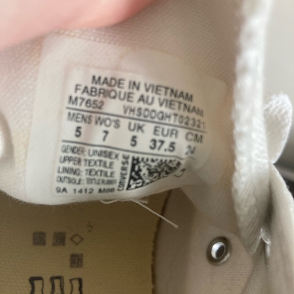 Converse White Sneakers with Classic Design and Rubber Sole - Picture 3 of 6